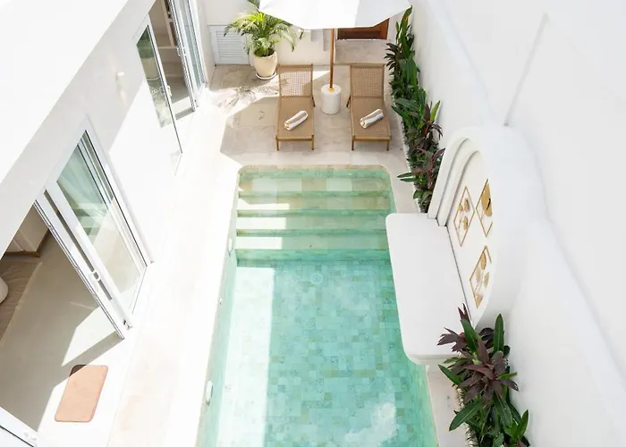 Emira - 2br In *
